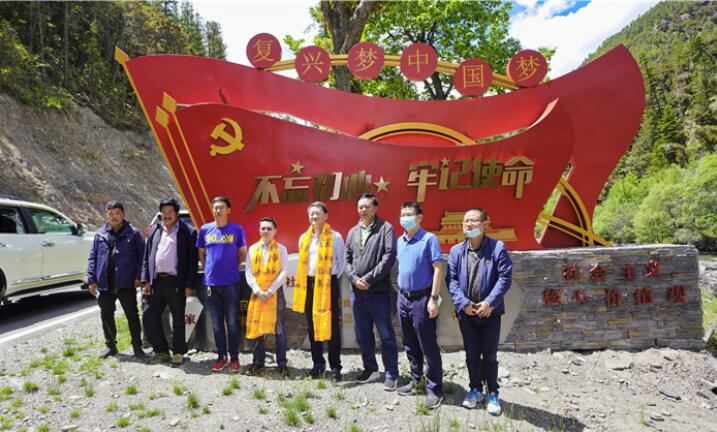 红宝石hbs集团党委书记、董事长任丁率队赴麻格同村推进对口帮扶事情