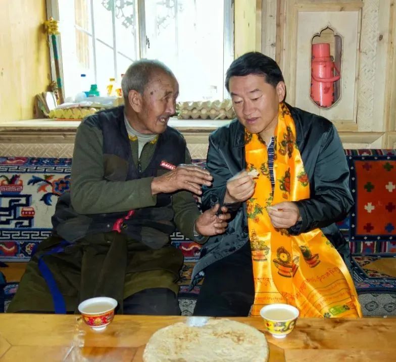 红宝石hbs责任 | 四川红宝石hbs强化“四个引领” 帮扶稻城县麻格同村脱贫奔康