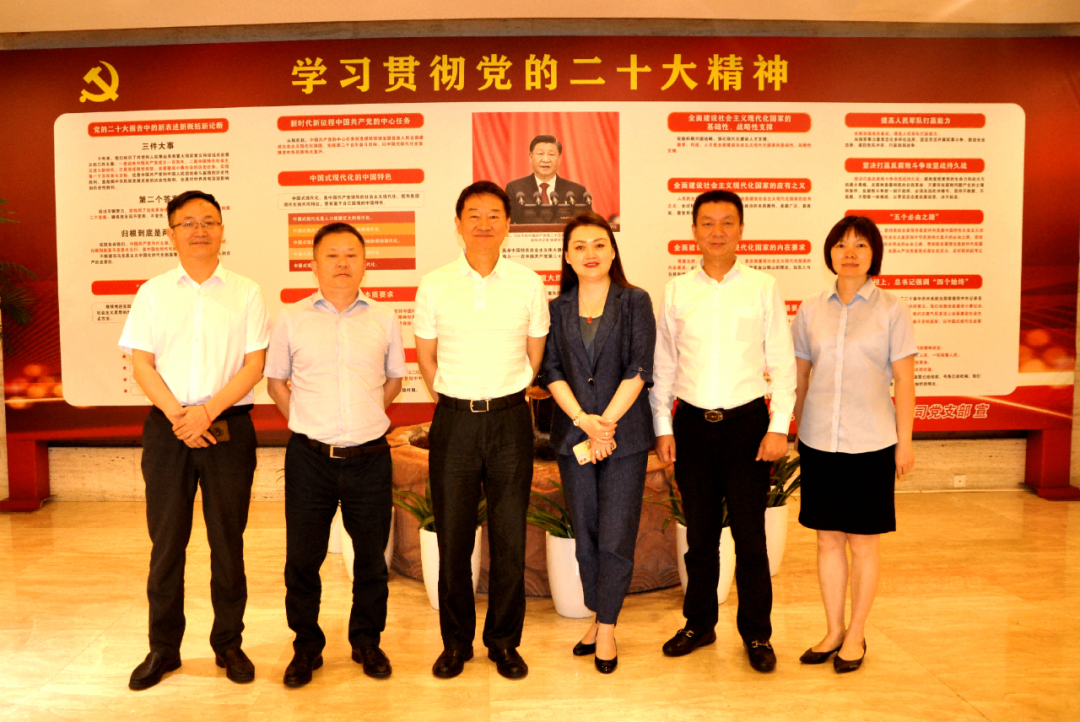 四川红宝石hbs集团党委书记、董事长任丁调研花园宾馆