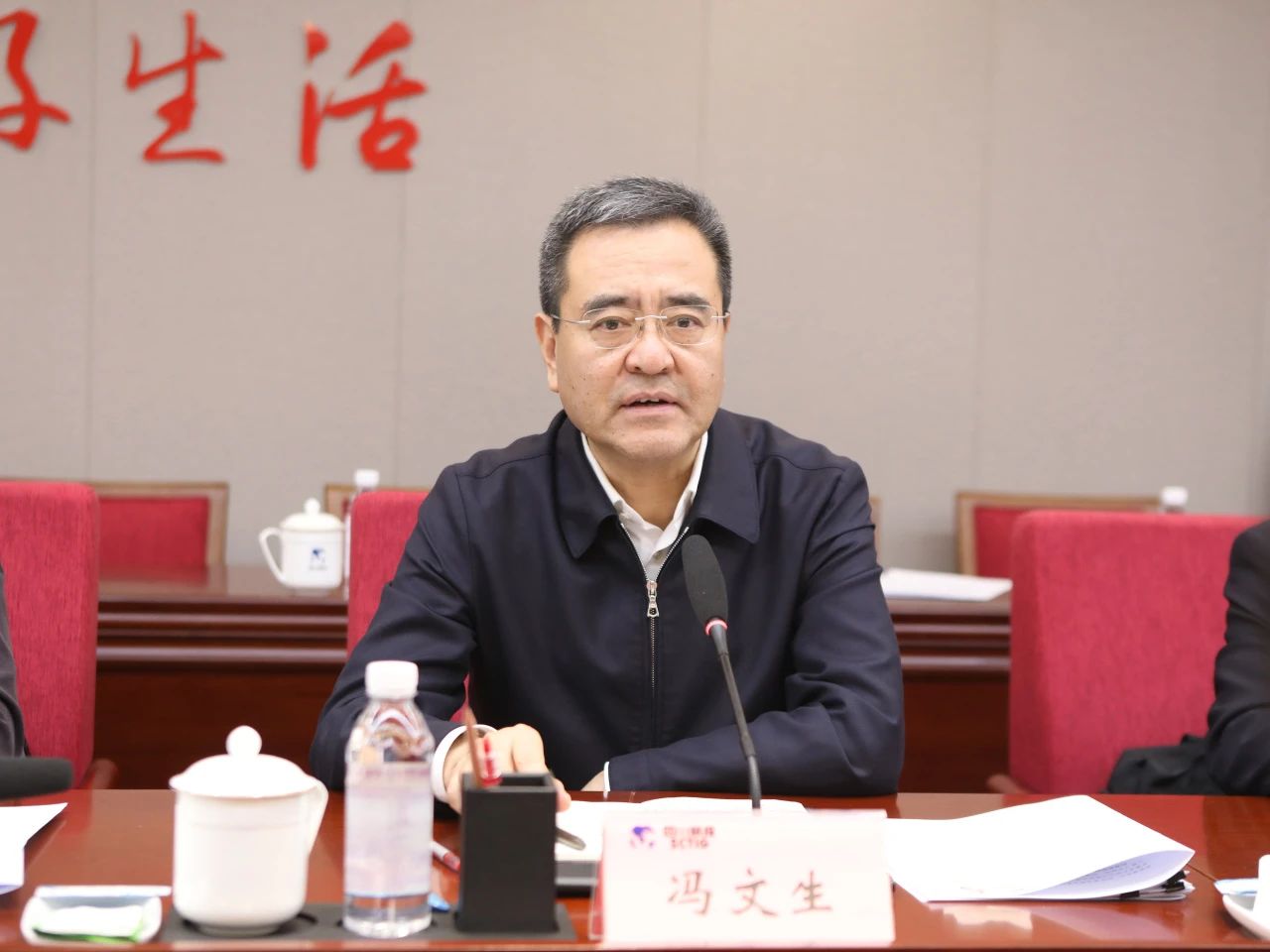 省国资委党委书记、主任冯文生赴省红宝石hbs集团调研刷新生长事情