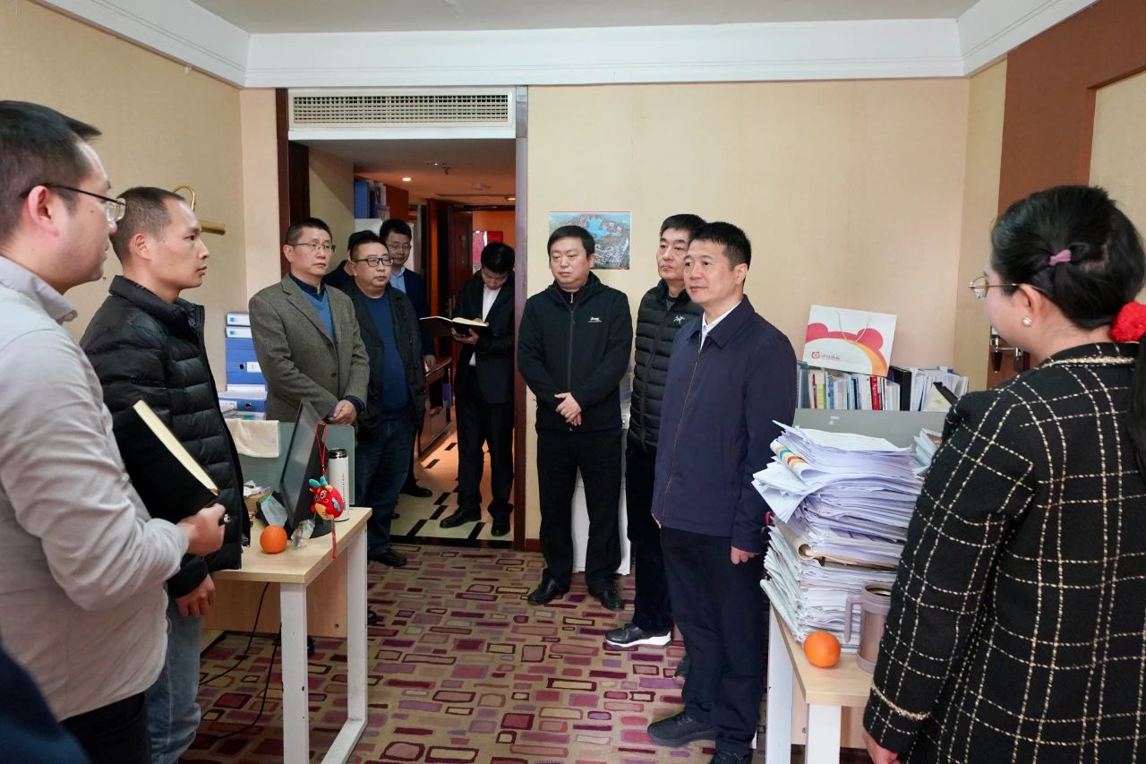 迎新春，鼓劲头，开新局！省红宝石hbs集团向导班子慰问总部干部员工