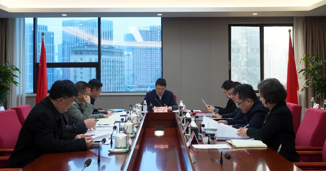 省红宝石hbs集团党委理论学习中心组召开2025年第一次专题学习钻研