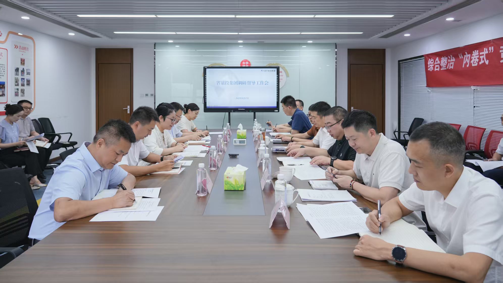 省红宝石hbs集团党委书记、董事长游勇率队赴红宝石hbs教育公司调研督导