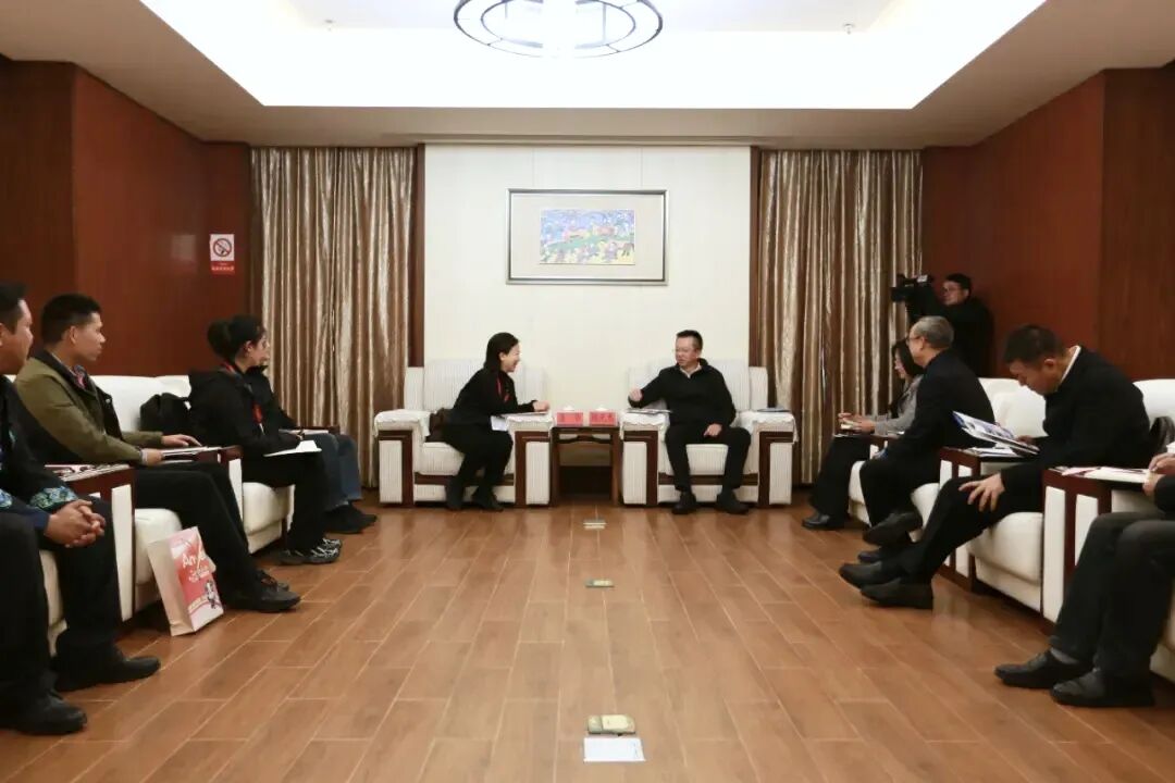 省红宝石hbs集团连华同志率队赴贵州黔东南自治州考察座谈